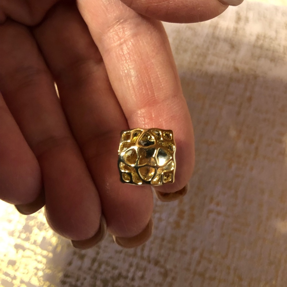 Kendra Scott post earrings. Excellent condition